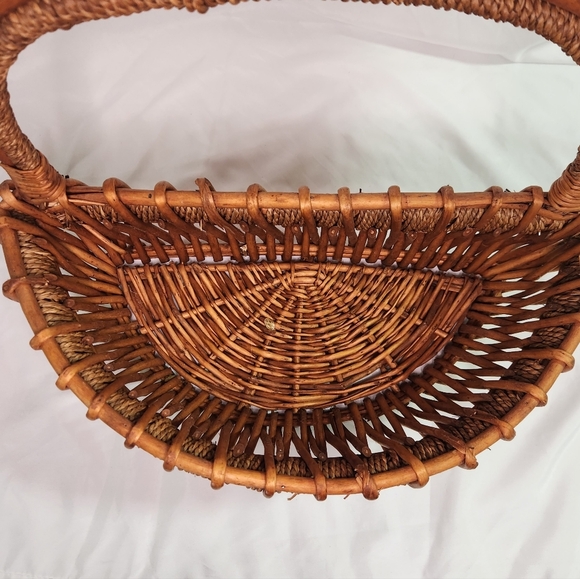 Wicker Rattan Multiuse Basket Flower Gathering Fruit Vegetable Wall Hanging - Picture 3 of 11